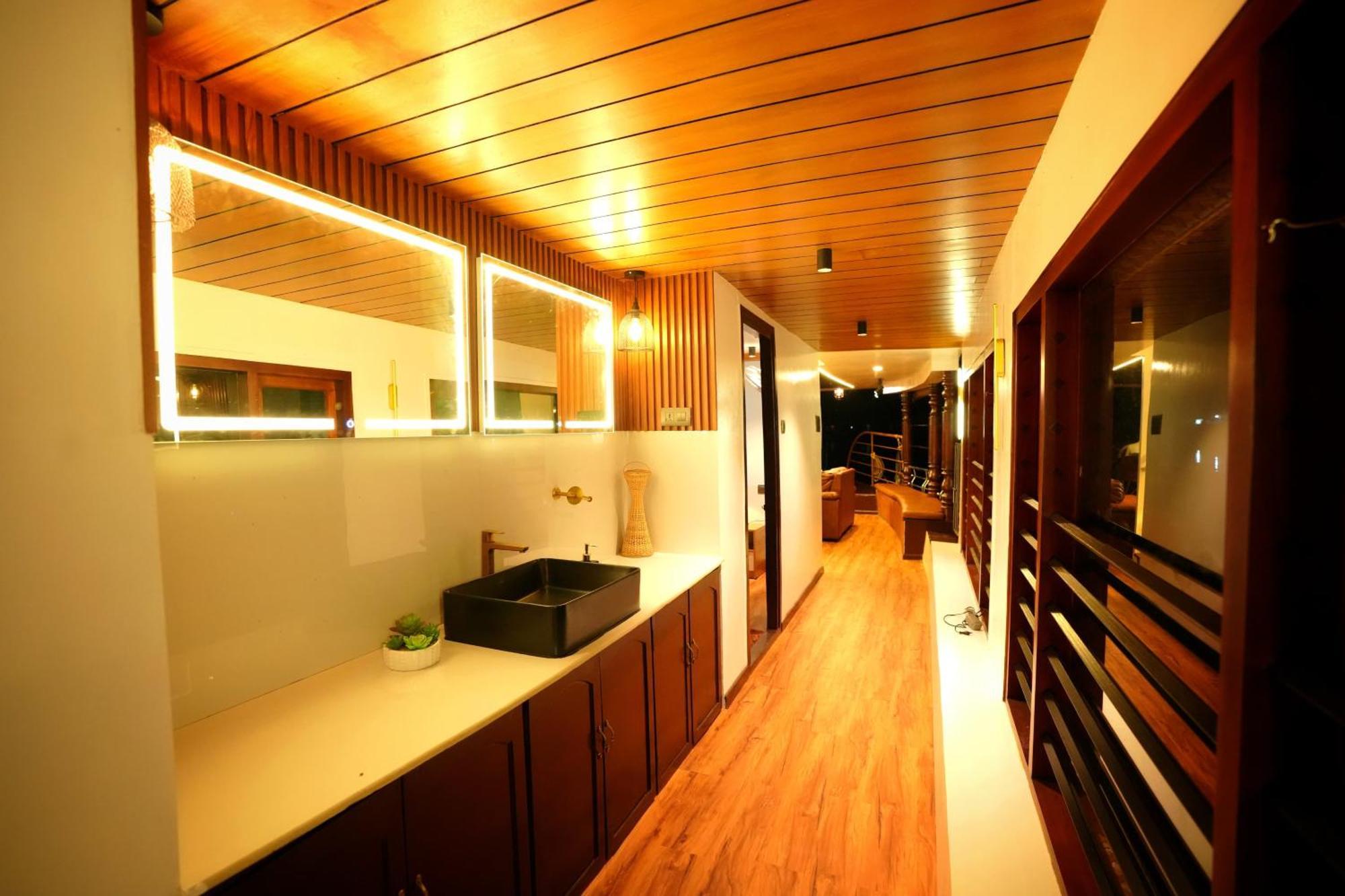 Indraprasthamlakecruise Alappuzha Exteriör bild
